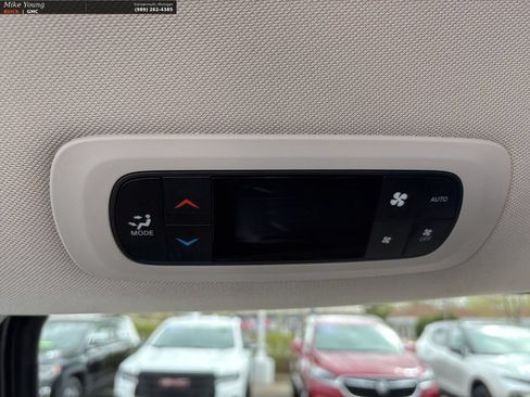 Used 2023 Chrysler Pacifica Touring-L FWD image 15