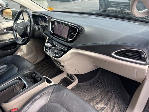 Used 2021 Chrysler Pacifica Touring-L w/ Premium & Safety Sphere Group FWD image 40