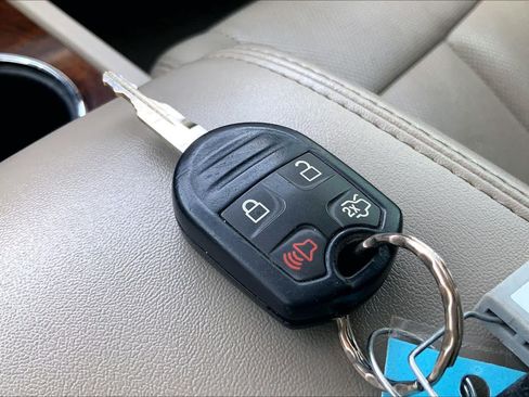 Used 2013 Lincoln Navigator 2WD w/ HD Trailer Tow Pkg image 14