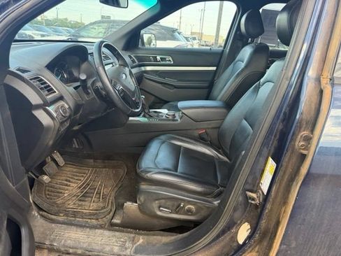 Used 2017 Ford Explorer XLT w/ Equipment Group 202A AWD/4WD image 2