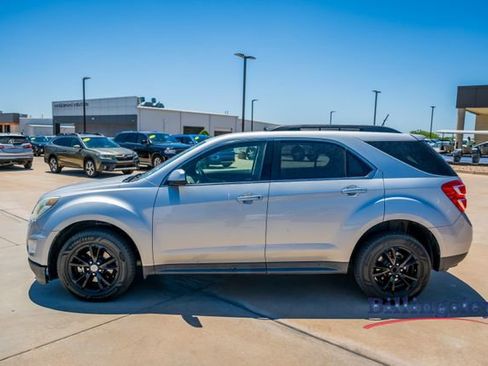 Used 2017 Chevrolet Equinox LT w/ Convenience Package FWD image 2