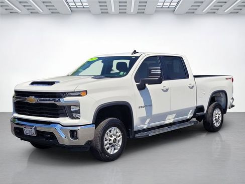 Used 2025 Chevrolet Silverado 2500 LT w/ Convenience Package AWD/4WD image 8