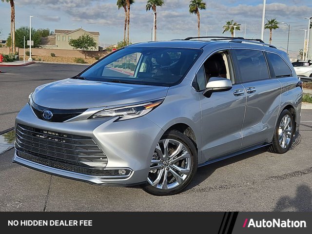 Used 2023 Toyota Sienna Platinum FWD image 1