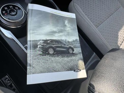 Used 2022 Ford Escape SE image 20