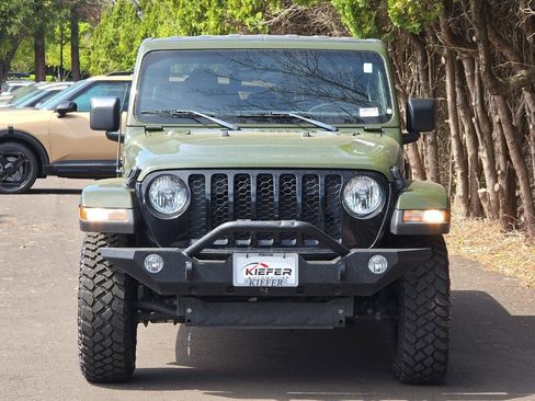 Used 2021 Jeep Gladiator Willys image 9