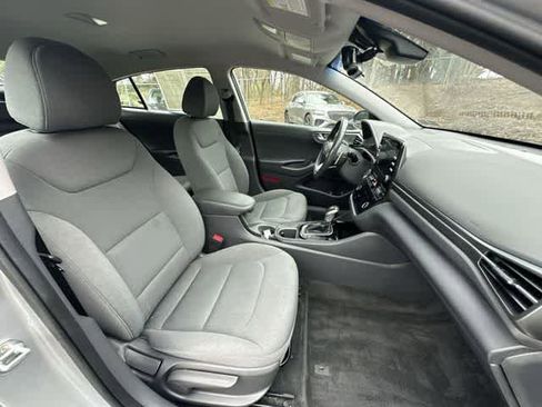 Used 2022 Hyundai Ioniq SE image 19