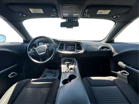 Used 2015 Dodge Challenger SXT RWD image 2
