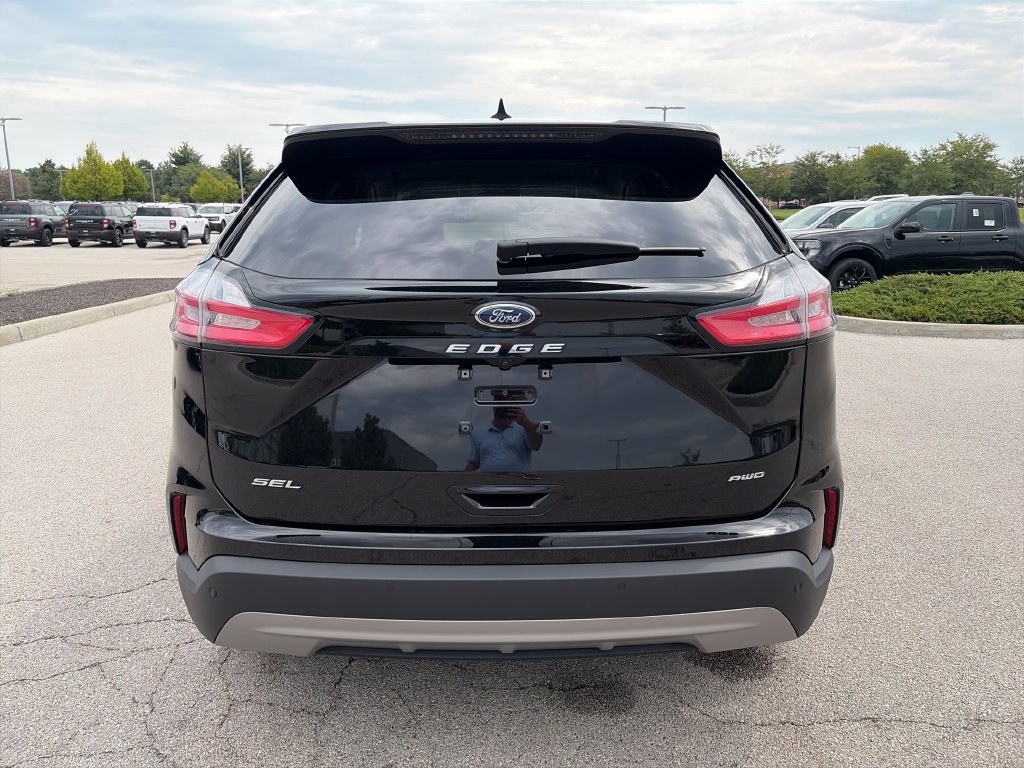 Used 2024 Ford Edge SEL w/ Convenience Package AWD/4WD image 6