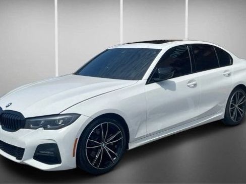 Used 2022 BMW 330i Sedan w/ M Sport Package RWD image 13