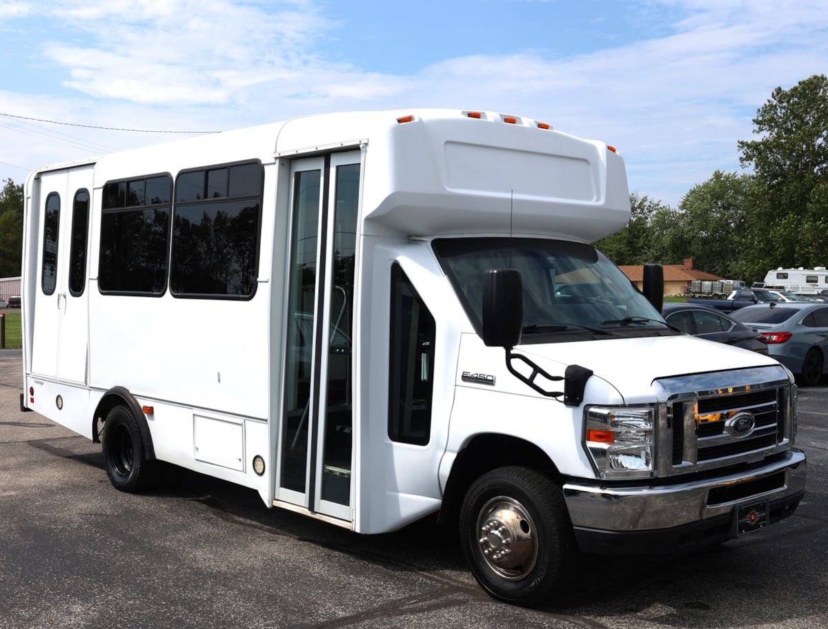 Used 2016 Ford E-450 and Econoline 450 Super Duty w/ Shuttle Bus Prep Package RWD image 4