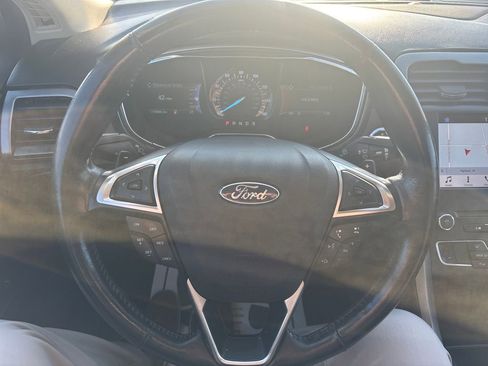 Used 2017 Ford Fusion SE w/ Equipment Group 201A image 19