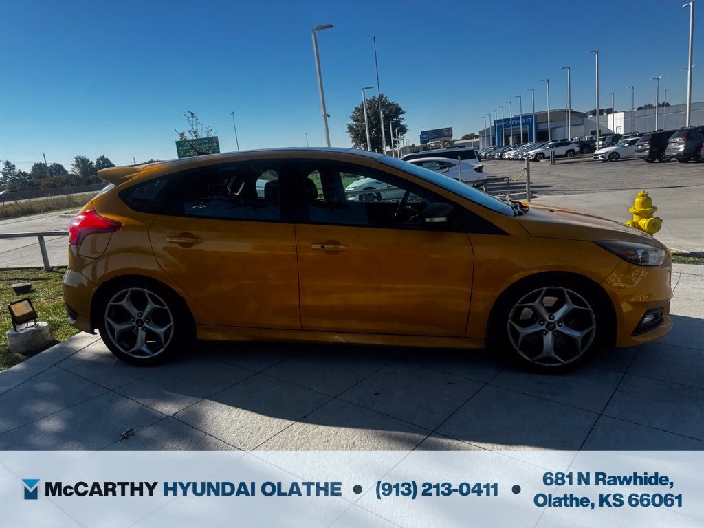 Used 2016 Ford Focus ST w/ Equipment Group 402A FWD image 7