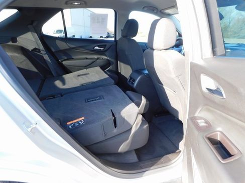 Used 2022 Chevrolet Equinox LT w/ Driver Convenience Package image 25