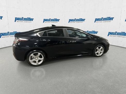 Used 2017 Chevrolet Volt LT w/ Comfort Package FWD image 11
