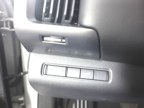 Used 2022 Nissan Pathfinder SL AWD/4WD image 17