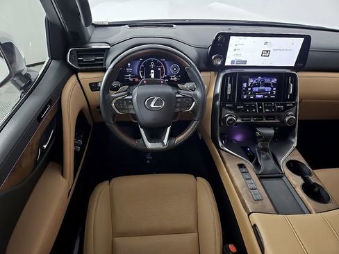 Used 2025 Lexus LX 600 4WD w/ Luxury Package image 14