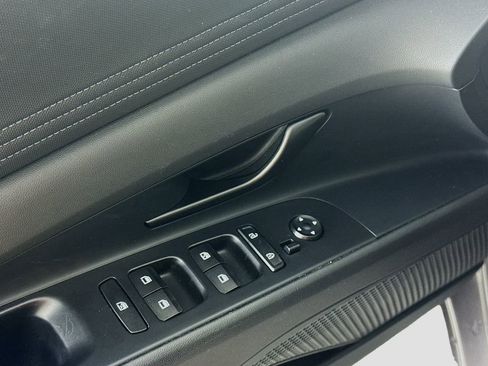 Certified 2025 Hyundai Elantra Sport image 17