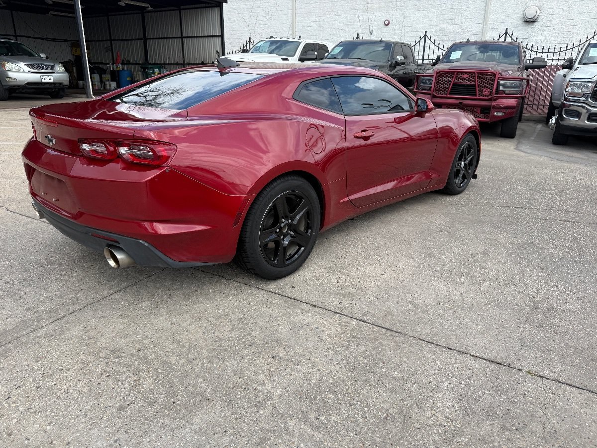 Used 2020 Chevrolet Camaro LT RWD image 4