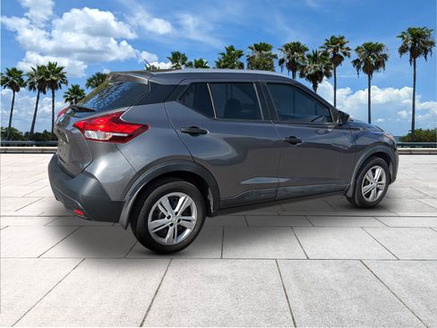 Used 2018 Nissan Kicks S image 7