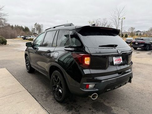 Used 2024 Honda Passport Black Edition image 2