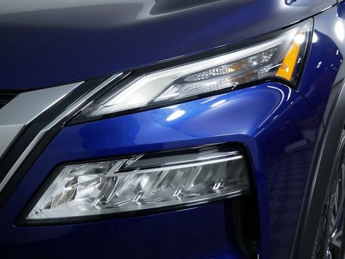 Used 2021 Nissan Rogue SV w/ Premium Package image 14