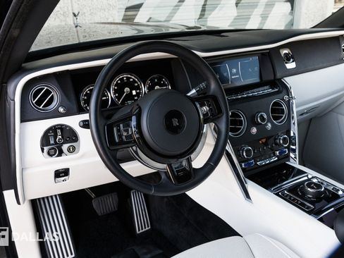 Used 2021 Rolls-Royce Cullinan image 24