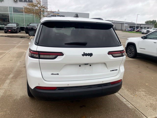 Used 2023 Jeep Grand Cherokee L Limited w/ Black Appearance Package AWD/4WD image 6