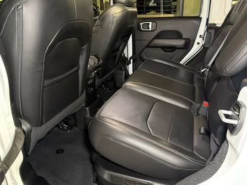 Used 2022 Jeep Wrangler Unlimited Sahara AWD/4WD image 12