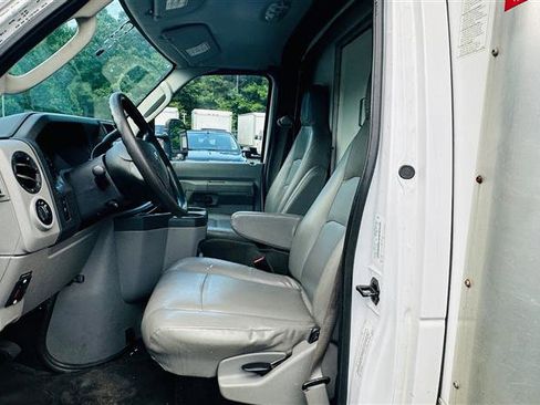 Used 2018 Ford E-350 and Econoline 350 Super Duty image 14
