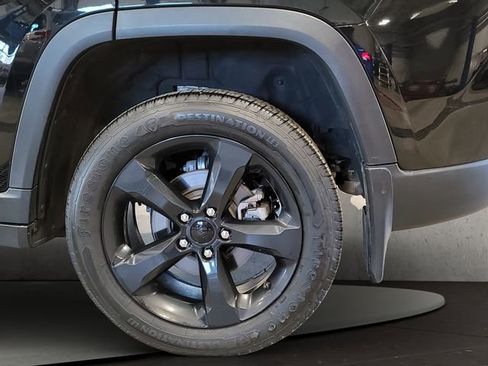 Used 2023 Jeep Grand Cherokee Altitude AWD/4WD image 24