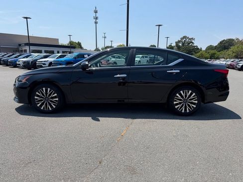 Used 2025 Nissan Altima 2.5 SV FWD image 4