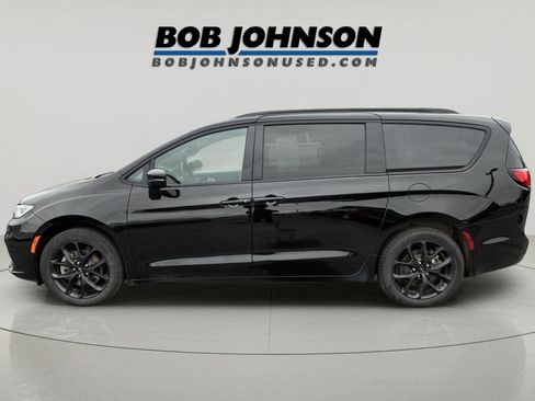 Used 2024 Chrysler Pacifica Limited w/ S Appearance Package AWD/4WD image 6