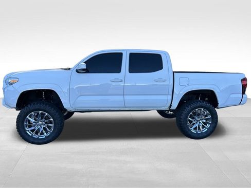 Used 2019 Toyota Tacoma SR5 image 2