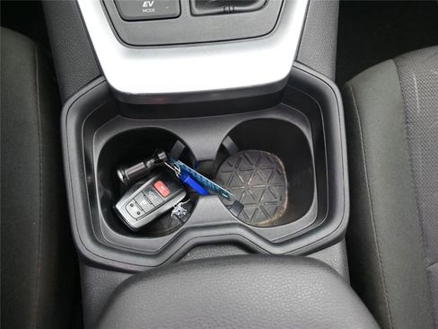 Used 2020 Toyota RAV4 XLE w/ Convenience Package image 16