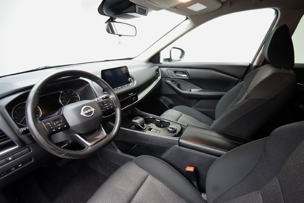 Used 2025 Nissan Rogue SV AWD/4WD image 7