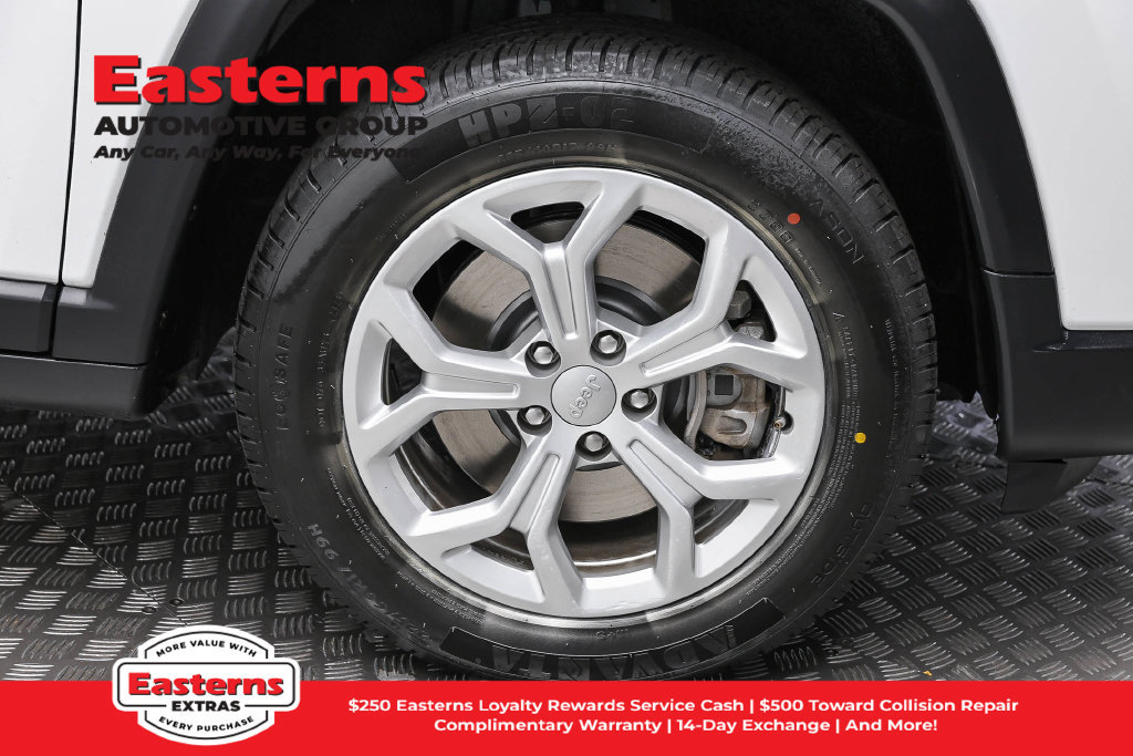 Used 2024 Jeep Compass Latitude AWD/4WD image 30
