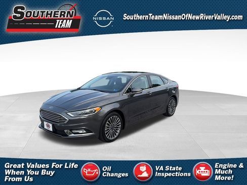 Used 2017 Ford Fusion SE w/ Fusion SE Technology Package FWD image 1