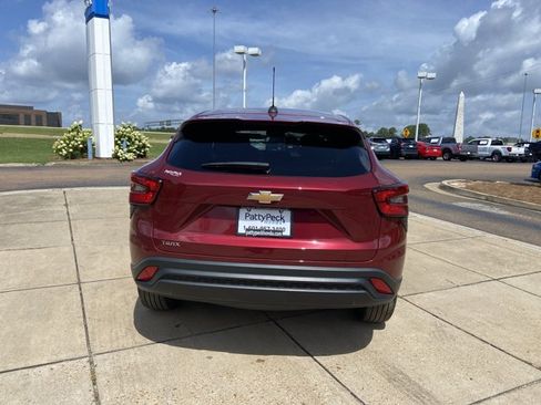 Used 2024 Chevrolet Trax LS FWD image 10