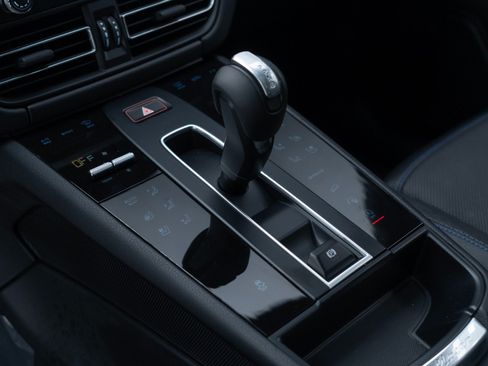 Certified 2026 Porsche Macan AWD/4WD image 27