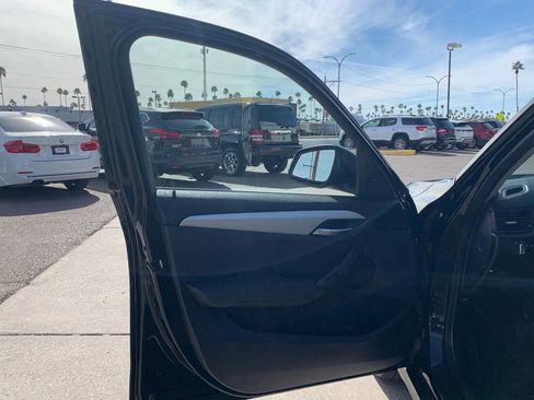 Used 2015 BMW X1 xDrive28i image 4