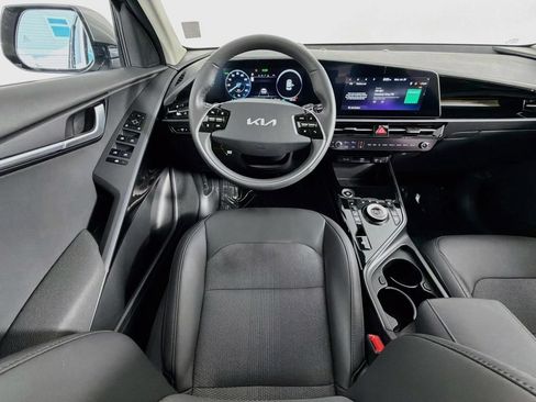Used 2025 Kia Niro Wind w/ Wind Preserve Package FWD image 13