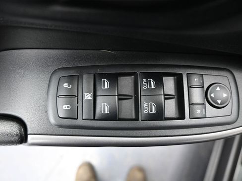 Used 2019 Jeep Cherokee Limited image 13