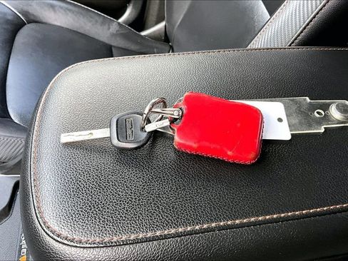 Used 2022 GMC Canyon AT4 image 36