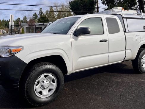 Used 2022 Toyota Tacoma SR image 1