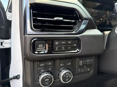 Used 2026 GMC Yukon AT4 Ultimate AWD/4WD image 9
