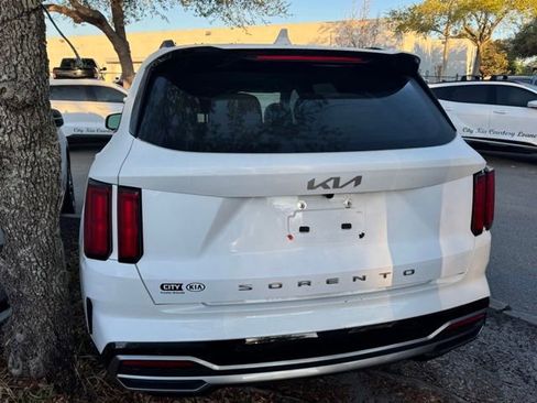 Certified 2022 Kia Sorento SX image 2