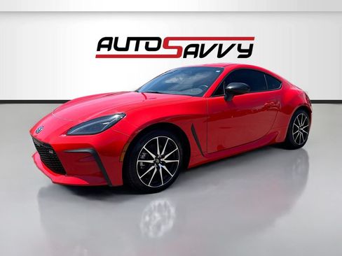 Used 2025 Toyota GR86 w/ ALL Weather Mat Package (TMS) RWD image 3