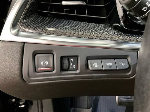Used 2024 Cadillac XT5 Sportv w/ Technology Package AWD/4WD image 37