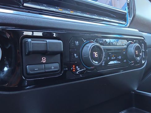 Used 2024 Chevrolet Silverado 1500 High Country w/ High Country Premium Package image 39