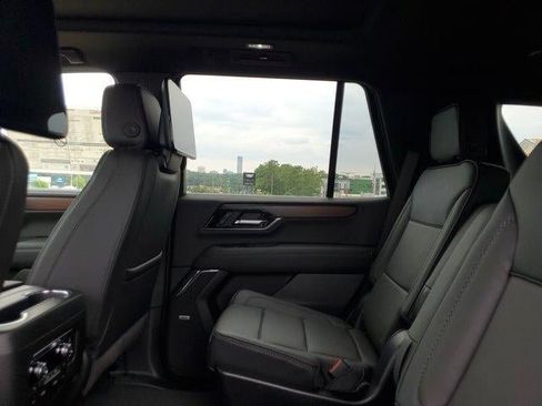 New 2026 GMC Yukon Denali w/ Denali Reserve Package AWD/4WD image 9